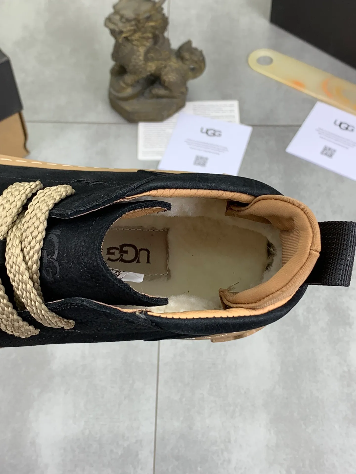 Men's Men's Shoes P620 [New Style] 💰 🆘 "Real Wool" [UGG] 👉 Popular men's shoes official website synchronization 🔰 Genuine quality [proud] is not comparable to the imitations in the general market 🌀 The upper is imported Italian frosted cowhide, and the lining: foot pad 🅰️ grade 🐑 real wool 👻 Only Grade A can show the effect The hand feels smooth and delicate 🔱The shoe shape is grand, only genuine factories can achieve it 🎄The perfect toughness of the original outsole 👻⬛️ allows customers to bid farewell to one-time consumption. Real wool lining, super warm. 4⃣️Color options available Size: 38-44